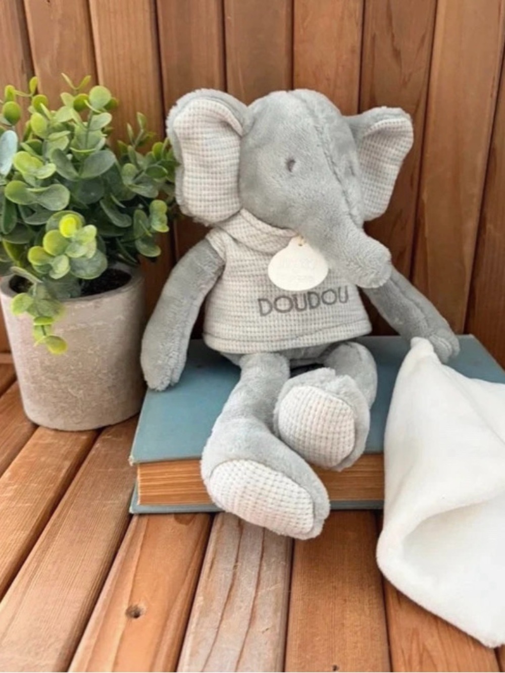 Doudou et Compagnie Paris ‘Sweety’ Elephant Plush Lovey Blanket